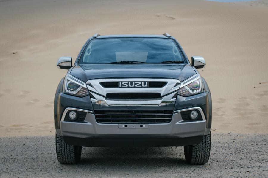 Isuzu MU-X 2018 года  (ZA) (фото 3 из 40)